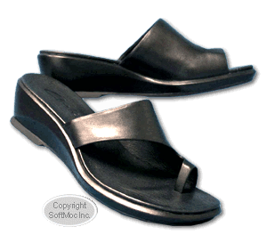 Clarks women's Aquarius black toe thong dress sandal