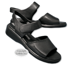 Easy Spirit women's Determine black sandal