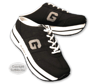 Guess women's Mable black clog