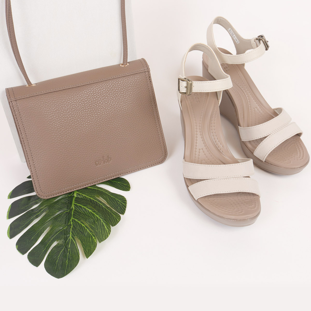 Lds Leigh II tumbleweed wedge sandal