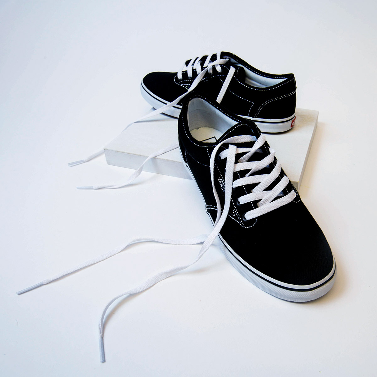 Lds Atwood Low blk/wht lace up sneaker