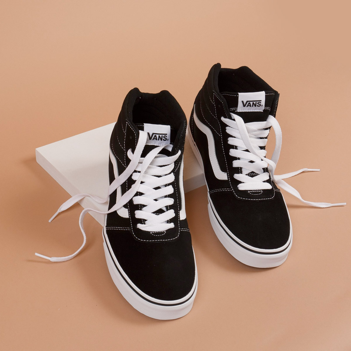 black lace up vans womens