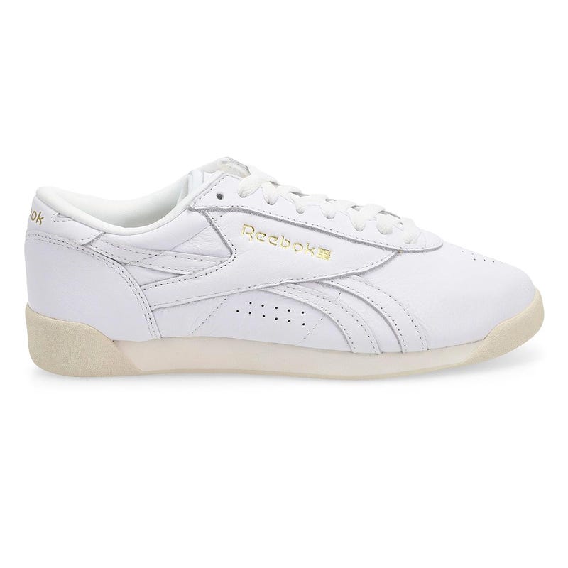 Women's Freestyle Lo Leather Sneaker - Chalk/Gold Metallic/Gum