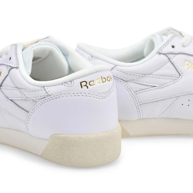 Women's Freestyle Lo Leather Sneaker - Chalk/Gold Metallic/Gum