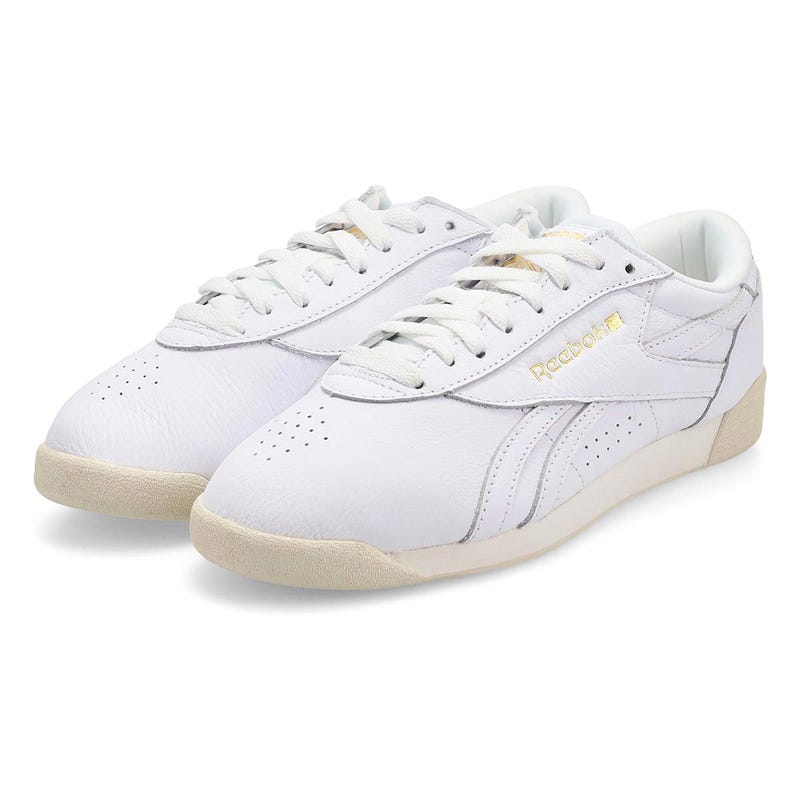 Women's Freestyle Lo Leather Sneaker - Chalk/Gold Metallic/Gum