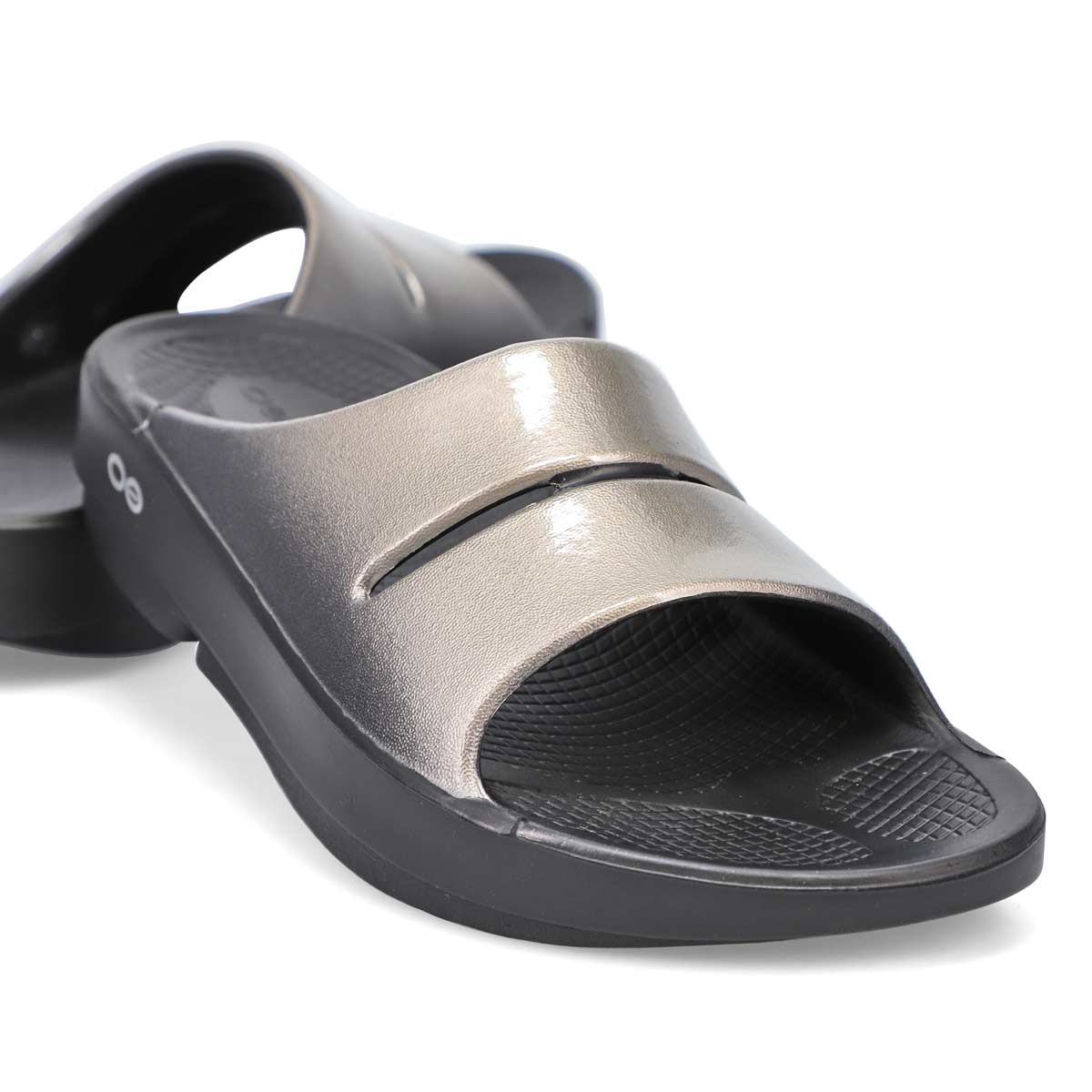 OOFOS Women's Ooahh Luxe Sandal - Black | SoftMoc.com