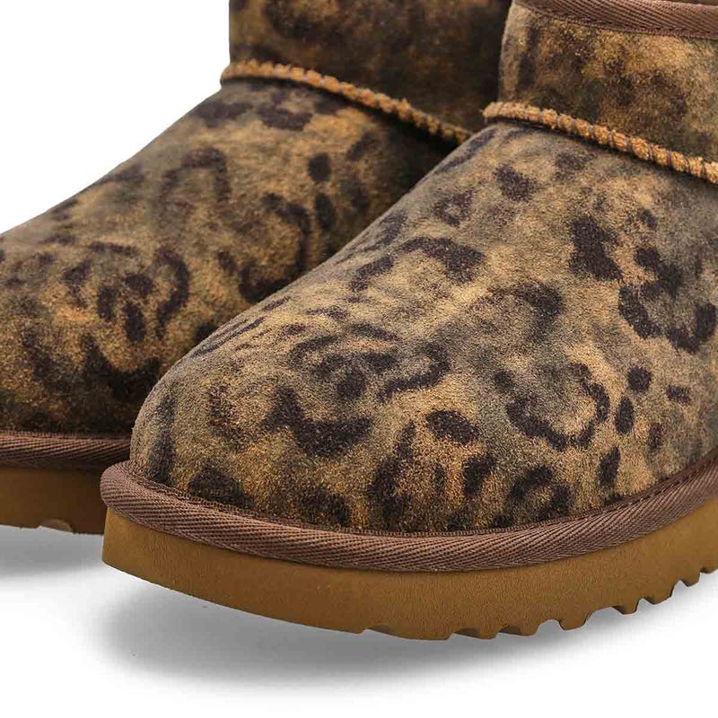 Women's Classic Ultra Mini Spotted Boot - Chestnut