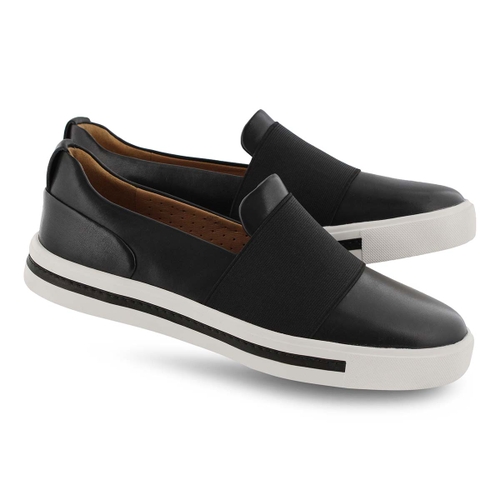 Clarks Women's UN MAUI STEP black slip ons | SoftMoc.com