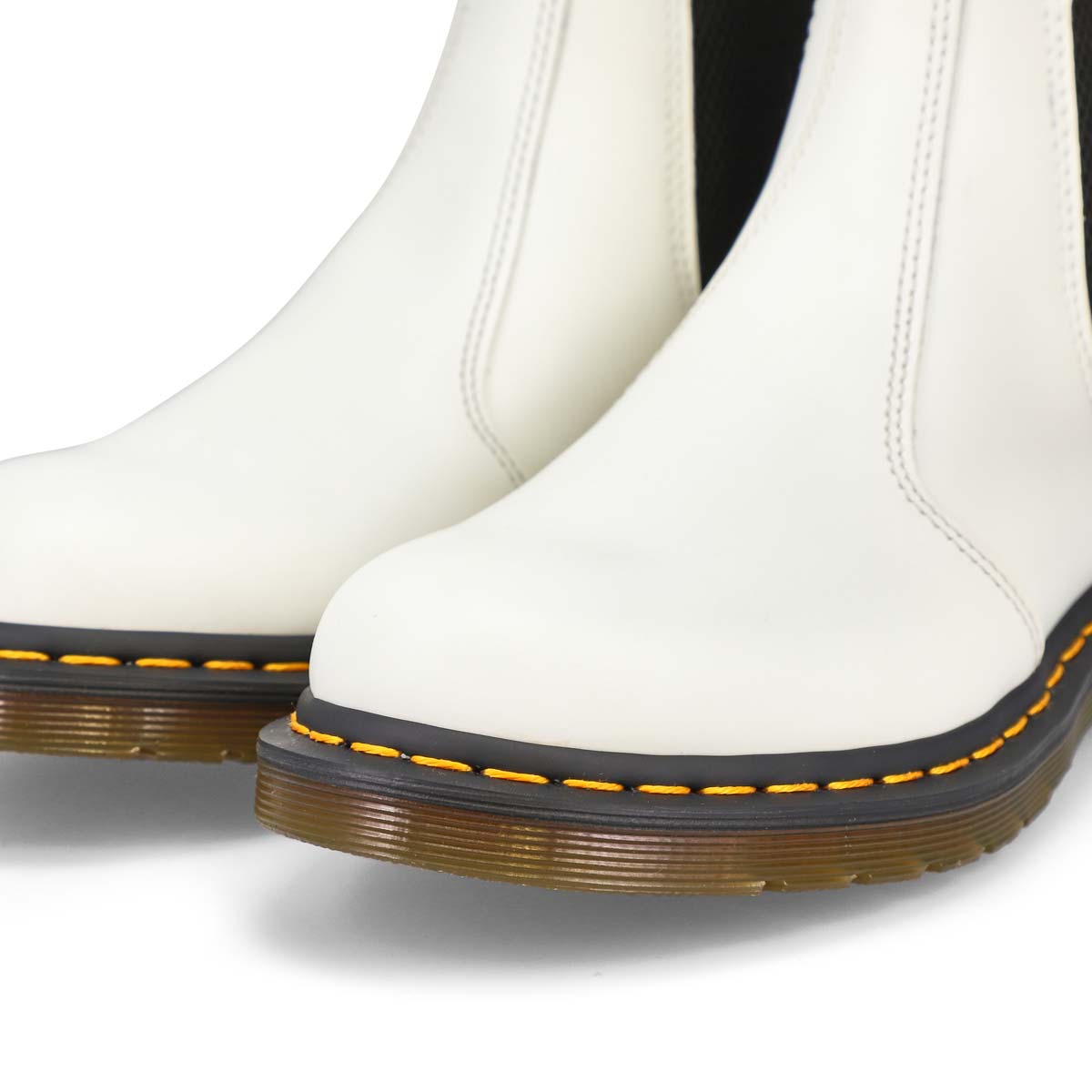2976 yellow stitch smooth leather chelsea boots size 7