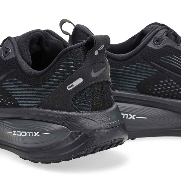 Men's Vomero 18 Performance Sneaker - Black/Dark Smoke Grey/Light Smoke Grey