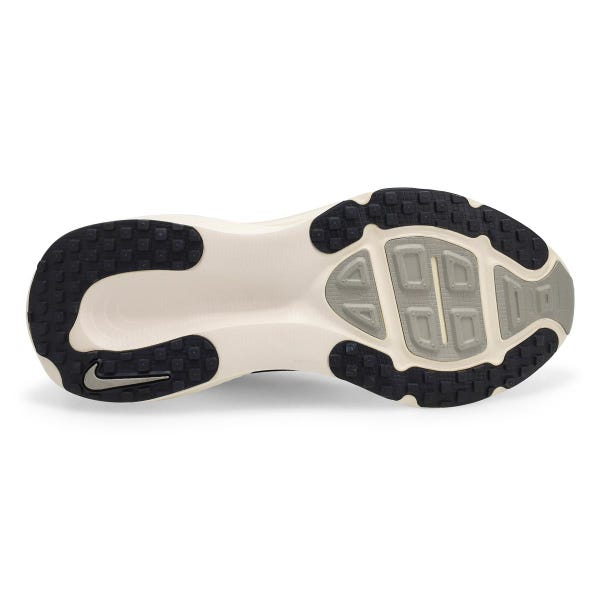 Men's Vomero 18 Performance Sneaker - Black/Summit White/Coconut Milk