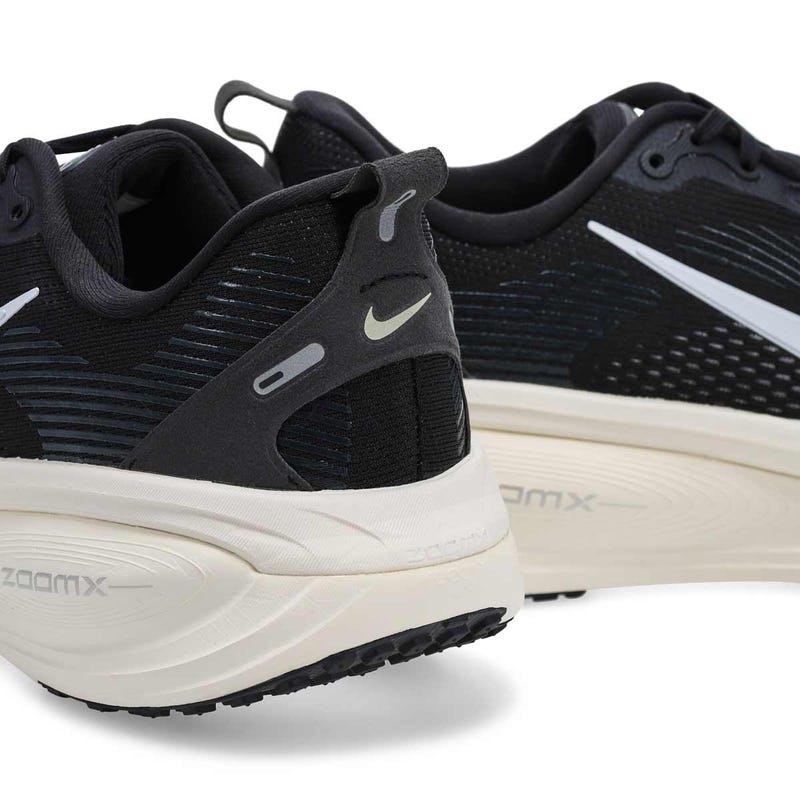 Men's Vomero 18 Performance Sneaker - Black/Summit