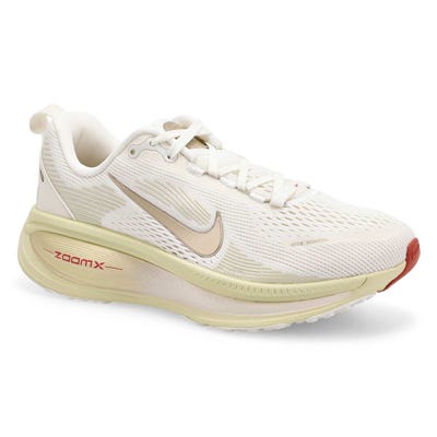 Lds Vomero 18 Performance Running Shoe - Sail/Metallic Gold Grain/Light Khaki