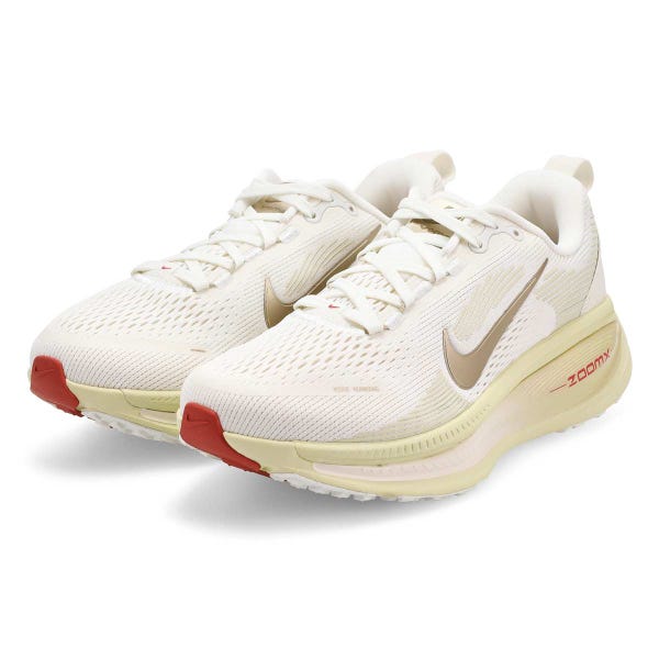 Women's  Vomero 18 Performance Running Shoe - Sail/Metallic Gold Grain/Light Khaki