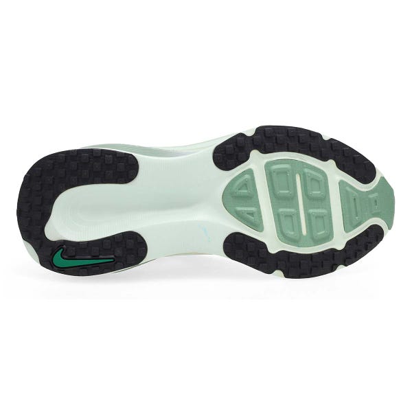 Women's Vomero 18 Performance Sneaker -Barely Green/Metallic Silver/Steam