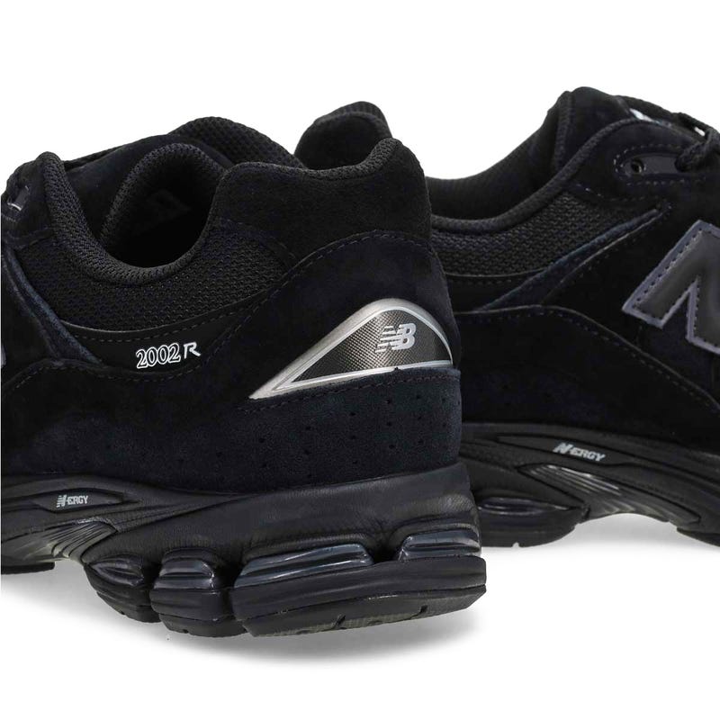 Men's 2002R Lace Up Sneaker - Black/Black Metallic